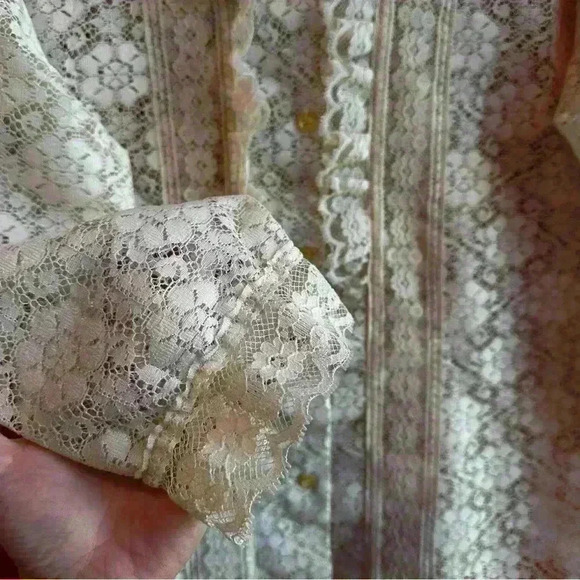 Vintage 70’s long sleeve lace top with ruffle - Picture 7 of 8